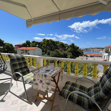 Apartments Mare Banjol Екстериор снимка