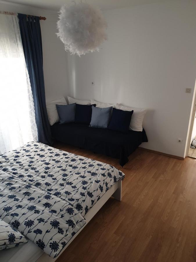 Apartments Mare Banjol Екстериор снимка