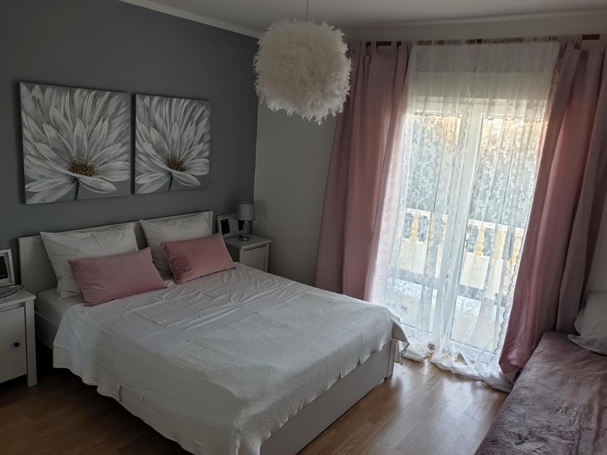 Apartments Mare Banjol Екстериор снимка