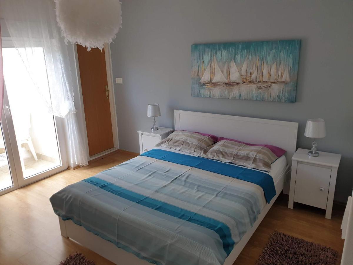 Apartments Mare Banjol Екстериор снимка