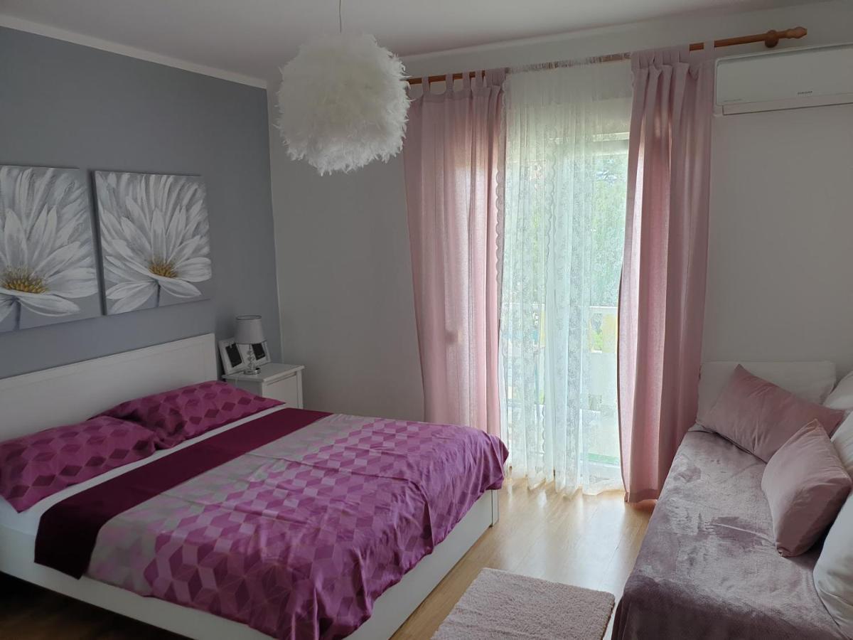 Apartments Mare Banjol Екстериор снимка