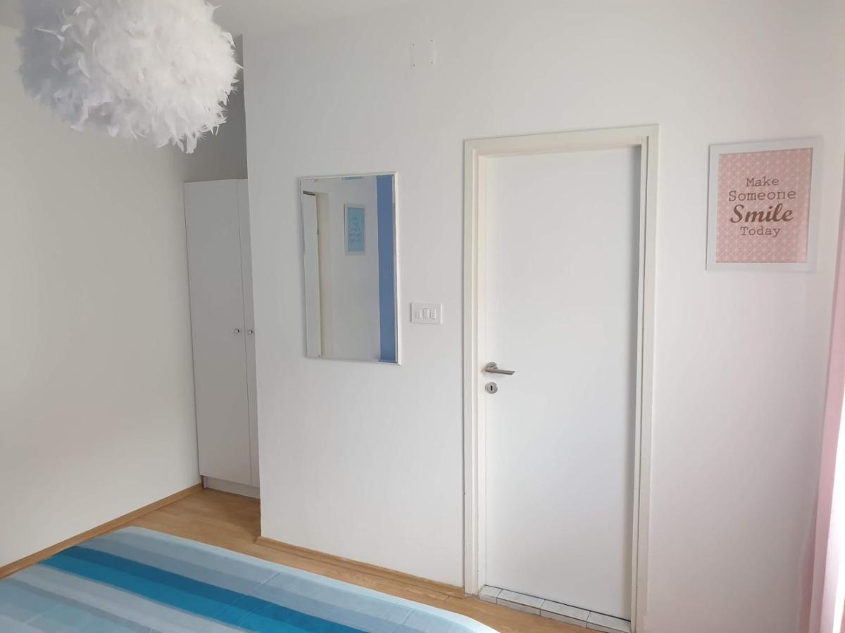 Apartments Mare Banjol Екстериор снимка