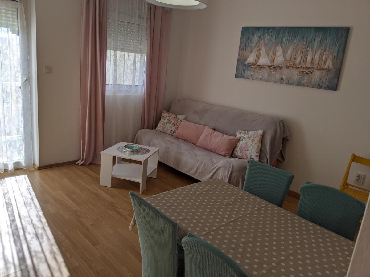 Apartments Mare Banjol Екстериор снимка