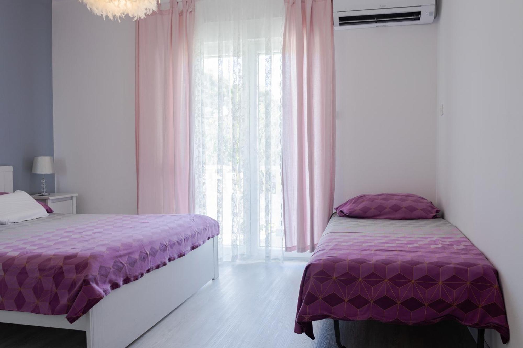 Apartments Mare Banjol Екстериор снимка