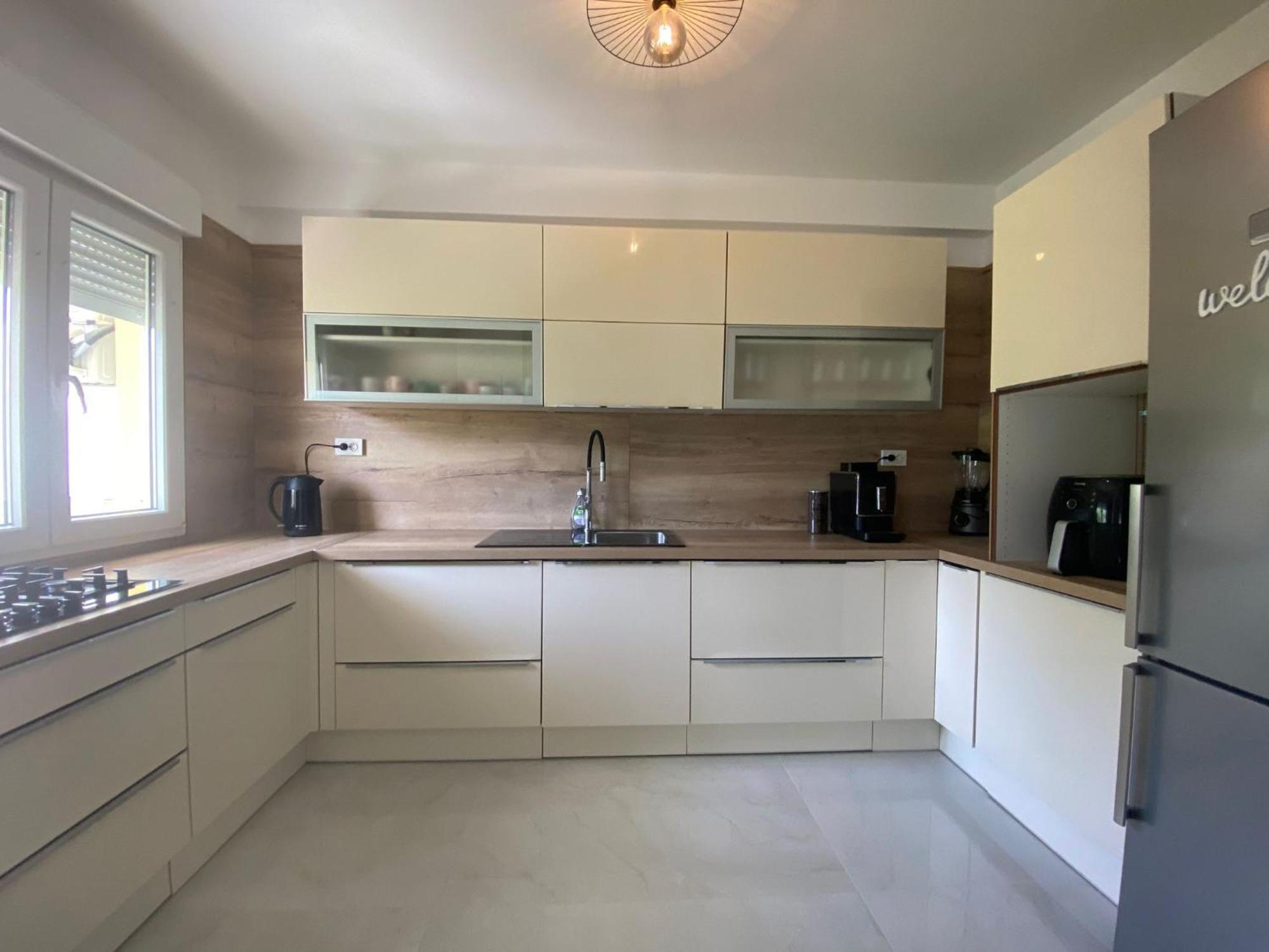 Apartments Mare Banjol Екстериор снимка