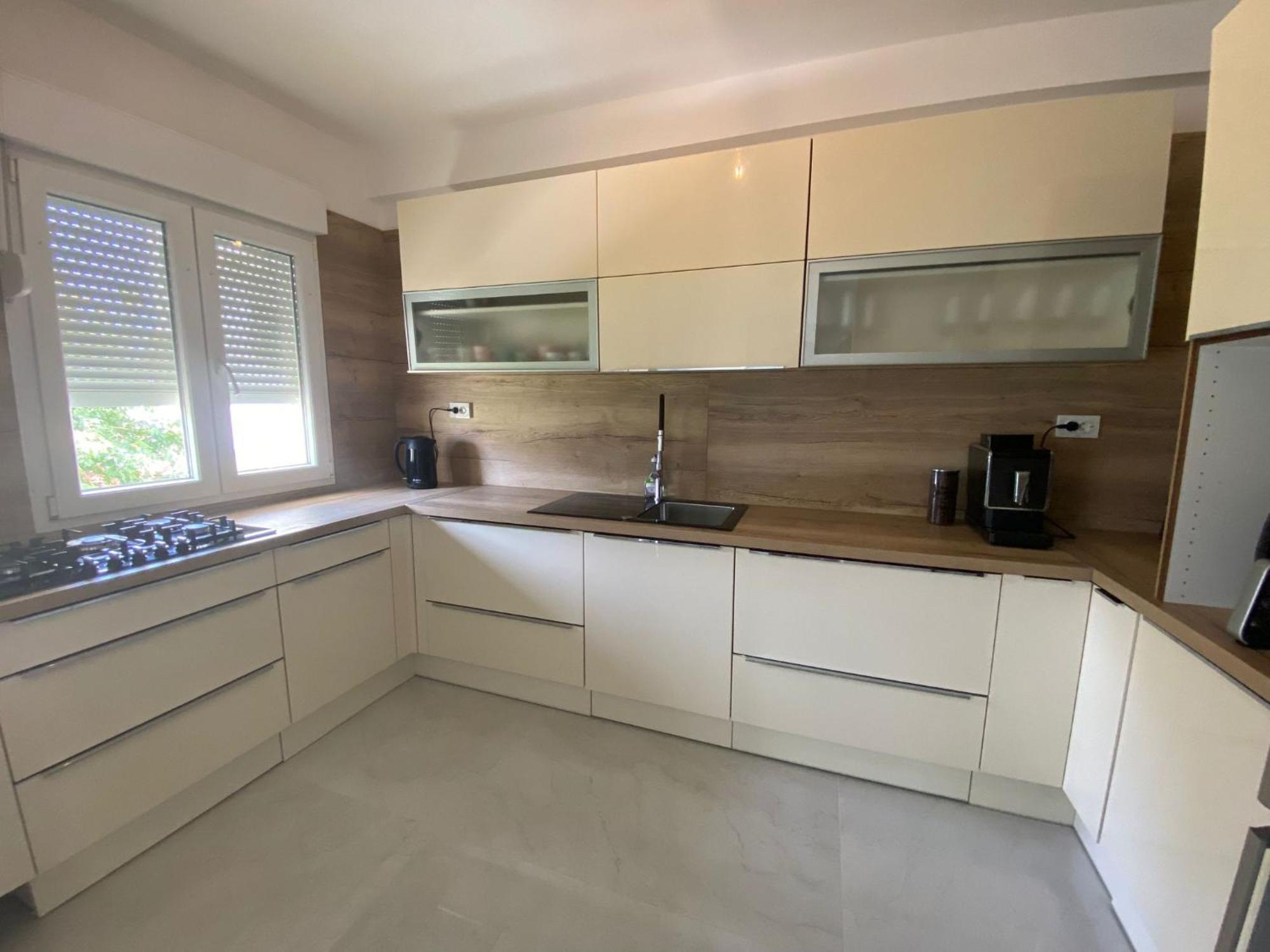 Apartments Mare Banjol Екстериор снимка