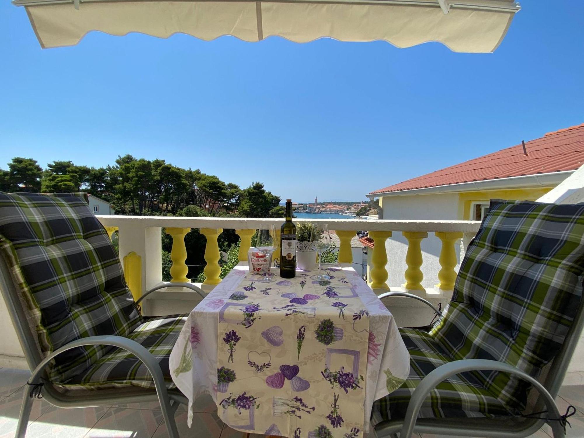 Apartments Mare Banjol Екстериор снимка