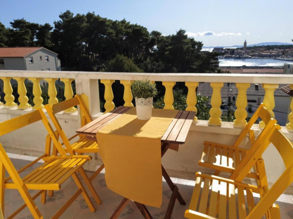 Apartments Mare Banjol Стая снимка