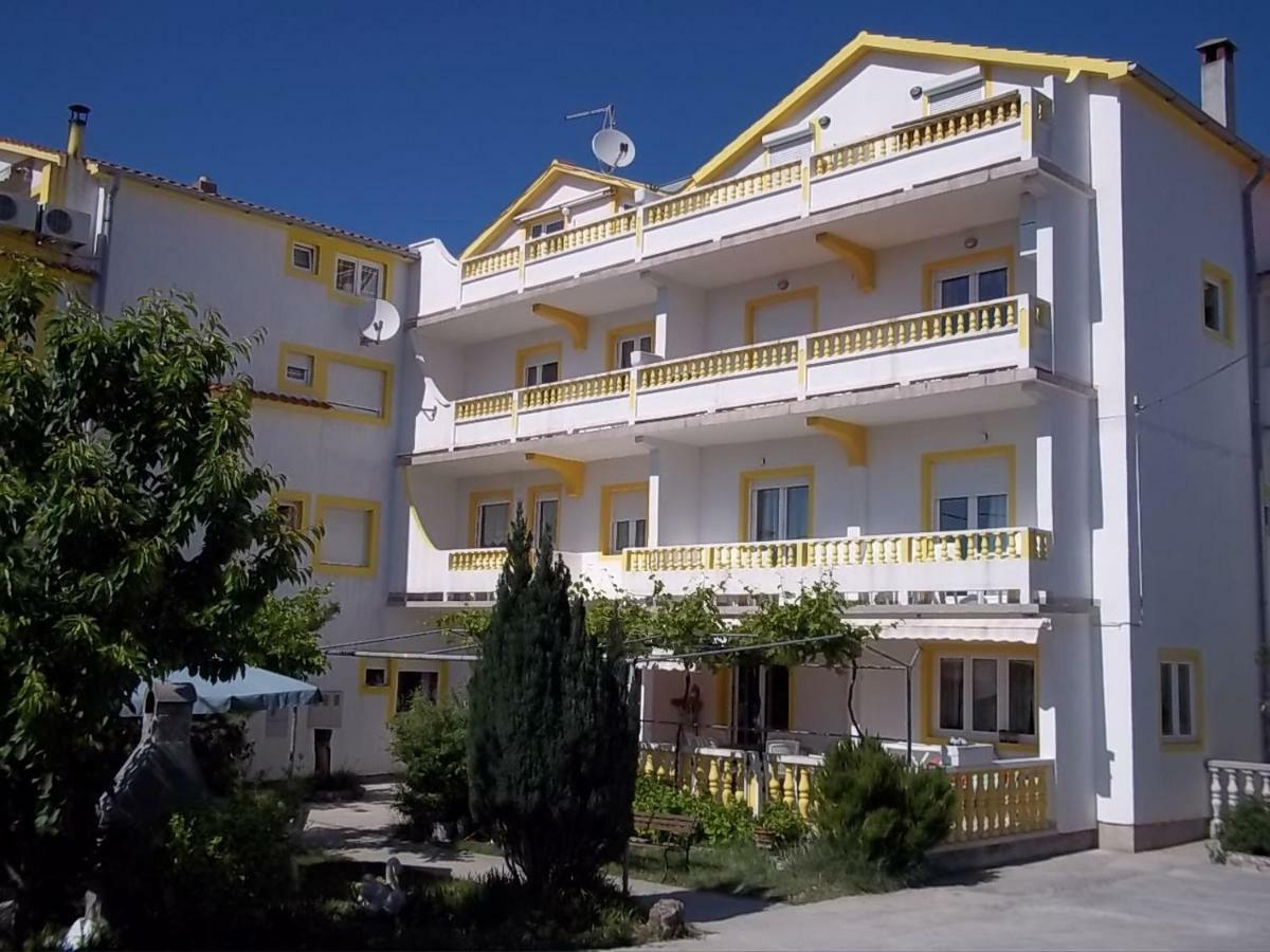 Apartments Mare Banjol Екстериор снимка